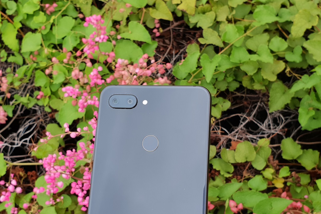 xiaomi mi 8 lite memang tampil lebih mewah