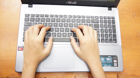 ASUS X550ZE, Laptop Menengah yang Serba Bisa