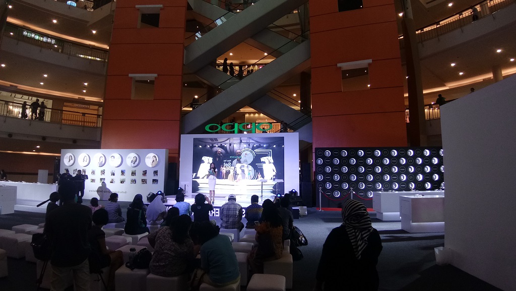 Menjajal Kemampuan Ponsel 2 Kamera Depan Oppo F3