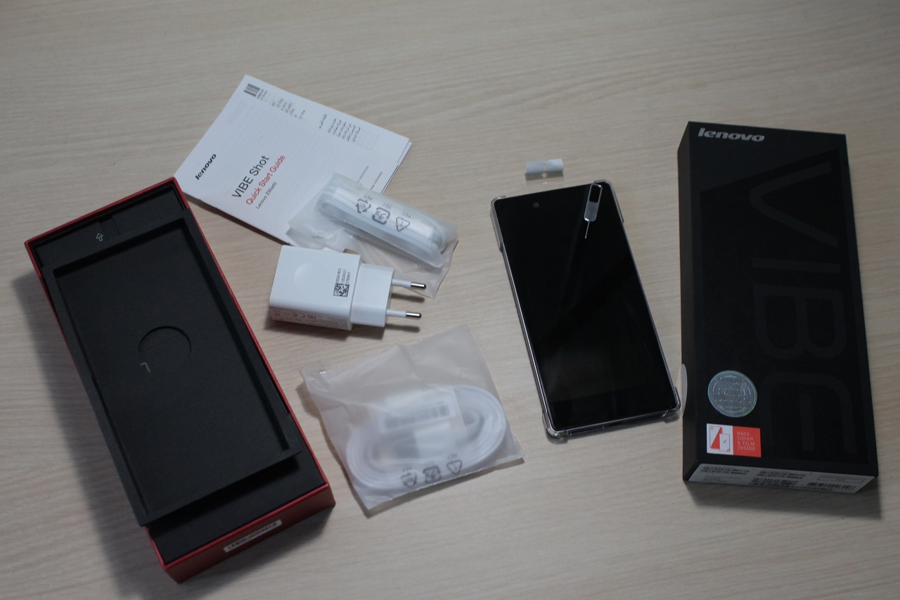 Melihat Isi Kotak Lenovo VIBE Shot   