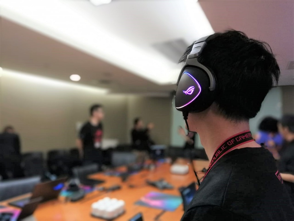 ASUS ROG Delta Pasang Gaya Gaming Pakai RGB