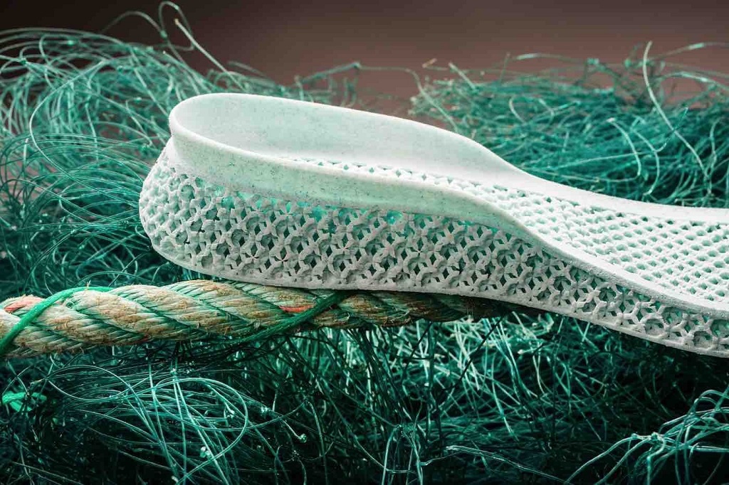 Adidas Buat Sepatu dari Sampah Laut