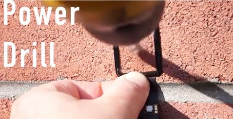 Video: Mencoba Ketahanan Layar Safir Apple Watch 