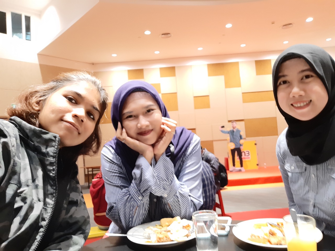 Samsung Galaxy A7, Tiga Kamera Belakang Khas Samsung