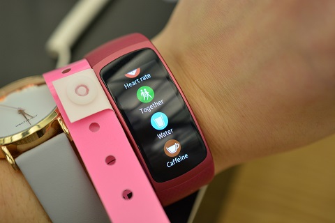 perbedaan samsung gear fit 2 dan pro