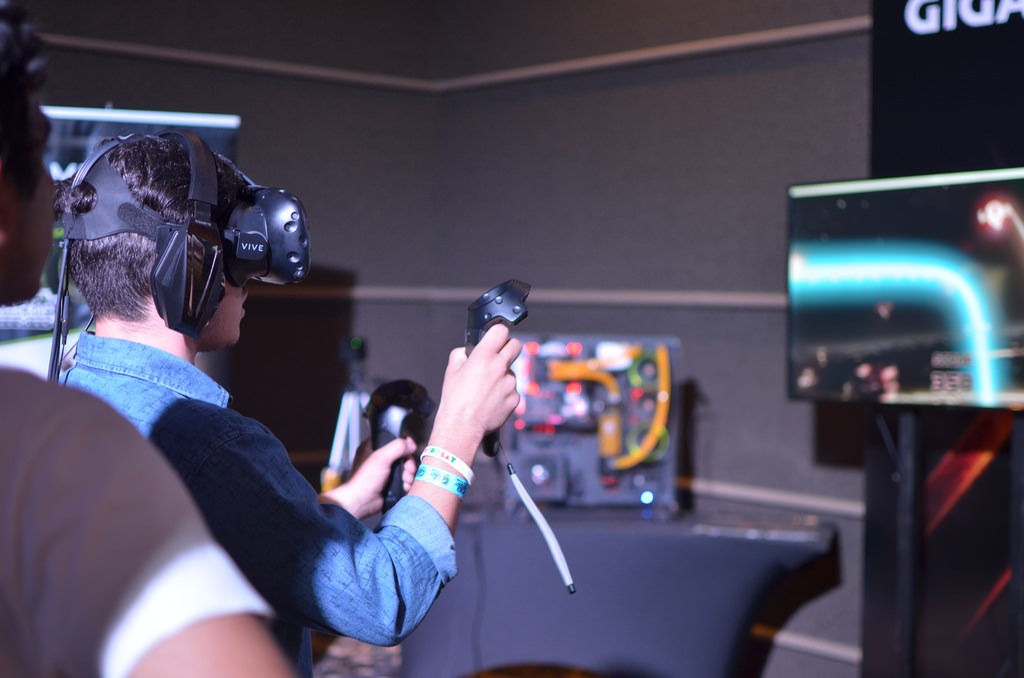 Pengiriman Headset VR Turun, IDC Optimistis Pasar Membaik