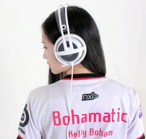 Kelly Boham, Seimbangkan Karir dan Pendidikan 