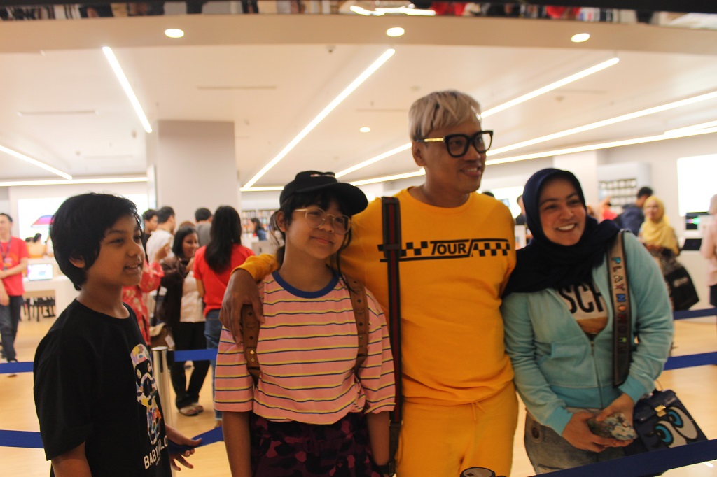 Selebritas Juga Ikut Borong iPhone X Seri Paling Mahal
