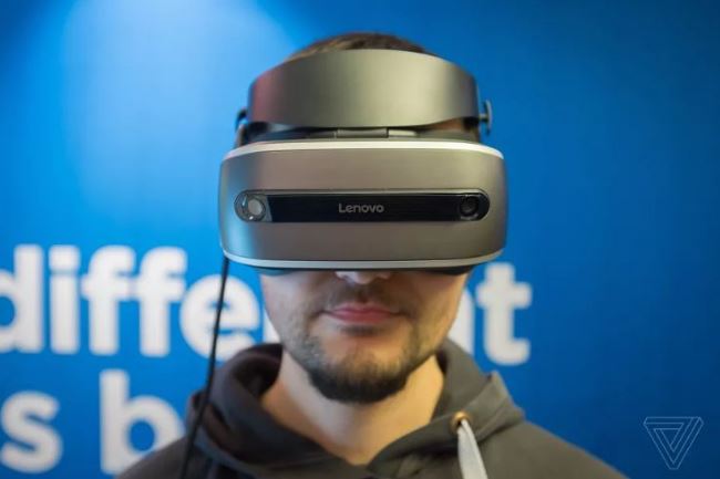 CES 2017, Lenovo Pamer Headset VR Pertamanya