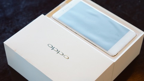 Membuka Kotak Oppo R7s