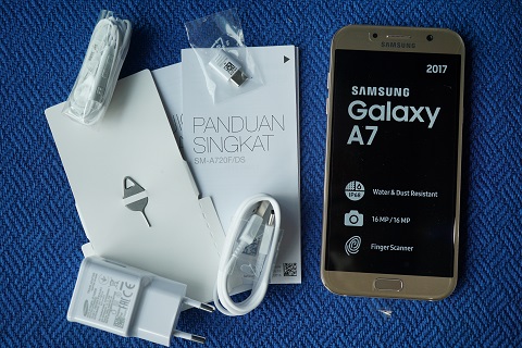 Melihat Isi Kotak Samsung Galaxy A7