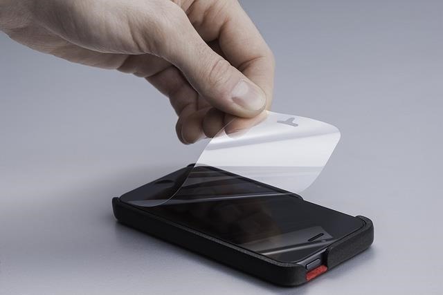 Perlukah Pasang Pelindung Layar di Ponsel?