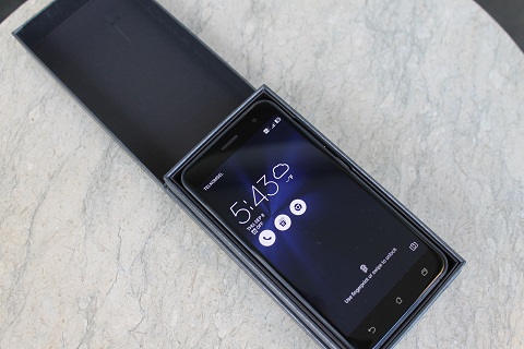 Melihat Isi Kotak ASUS Zenfone 3
