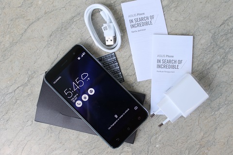 Melihat Isi Kotak ASUS Zenfone 3