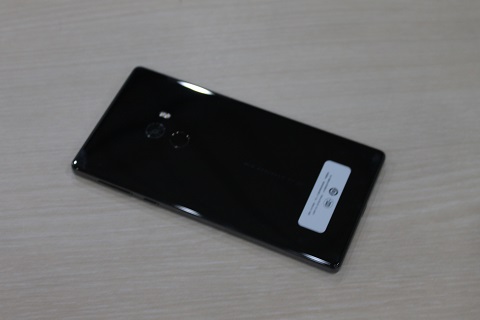 Menjajal Singkat Xiaomi Mi MIX