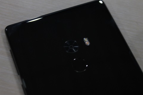 Menjajal Singkat Xiaomi Mi MIX