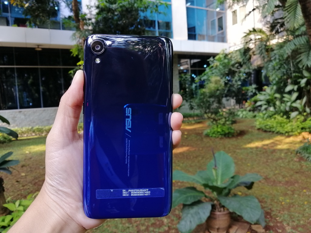 ASUS ZenFone Live L2, Kelas Pemula Berdesain Trendi