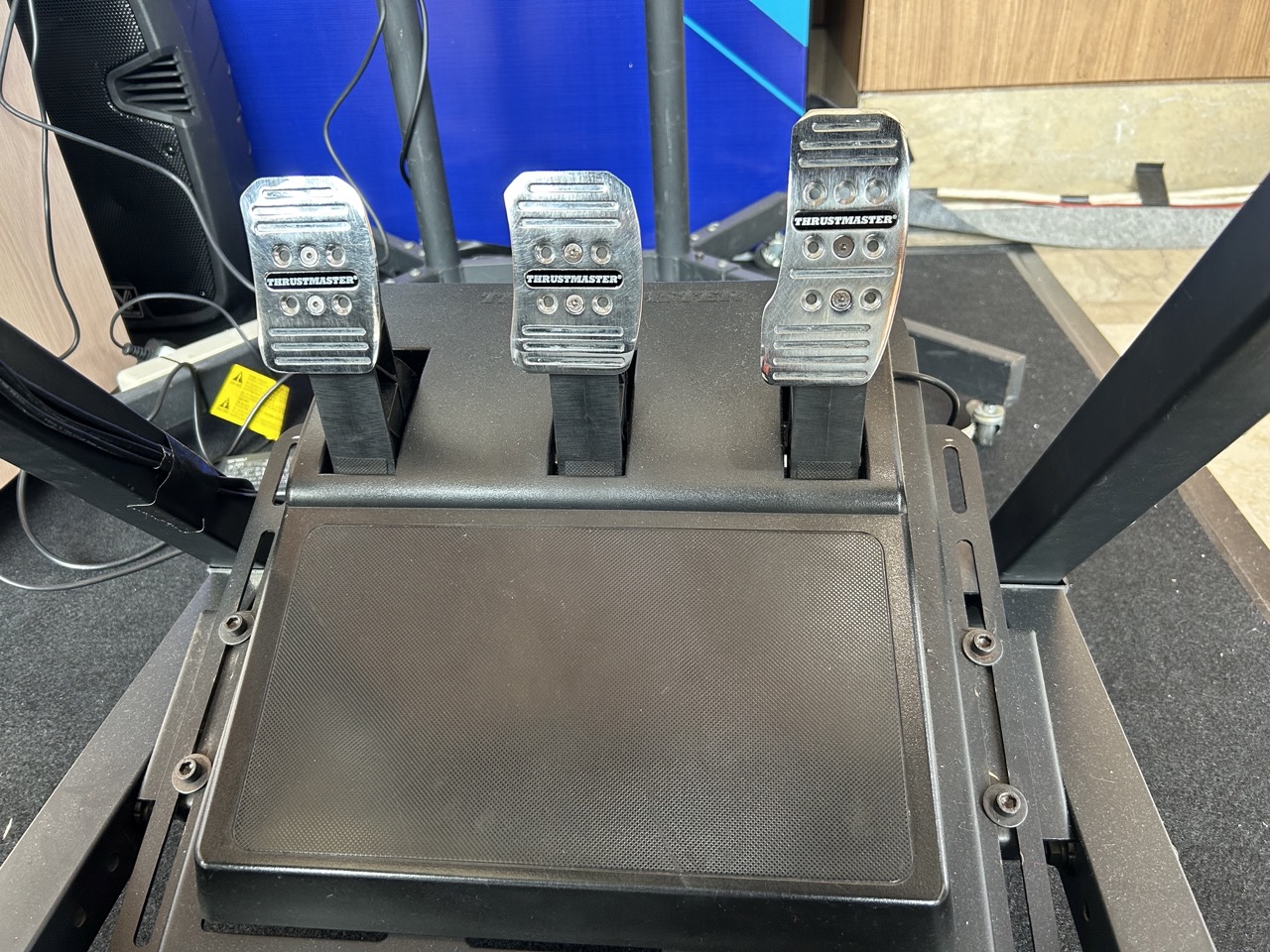 Thrustmaster T150, Cocok untuk Penggemar Desain Minimalis