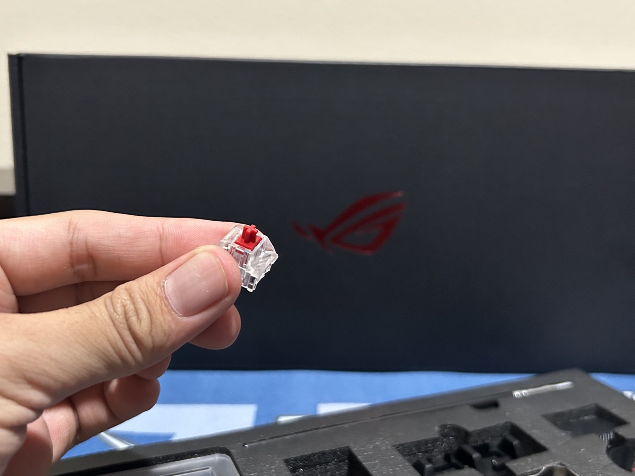 ROG Azoth, Keyboard Gaming yang Ringkas dan Multifungsi