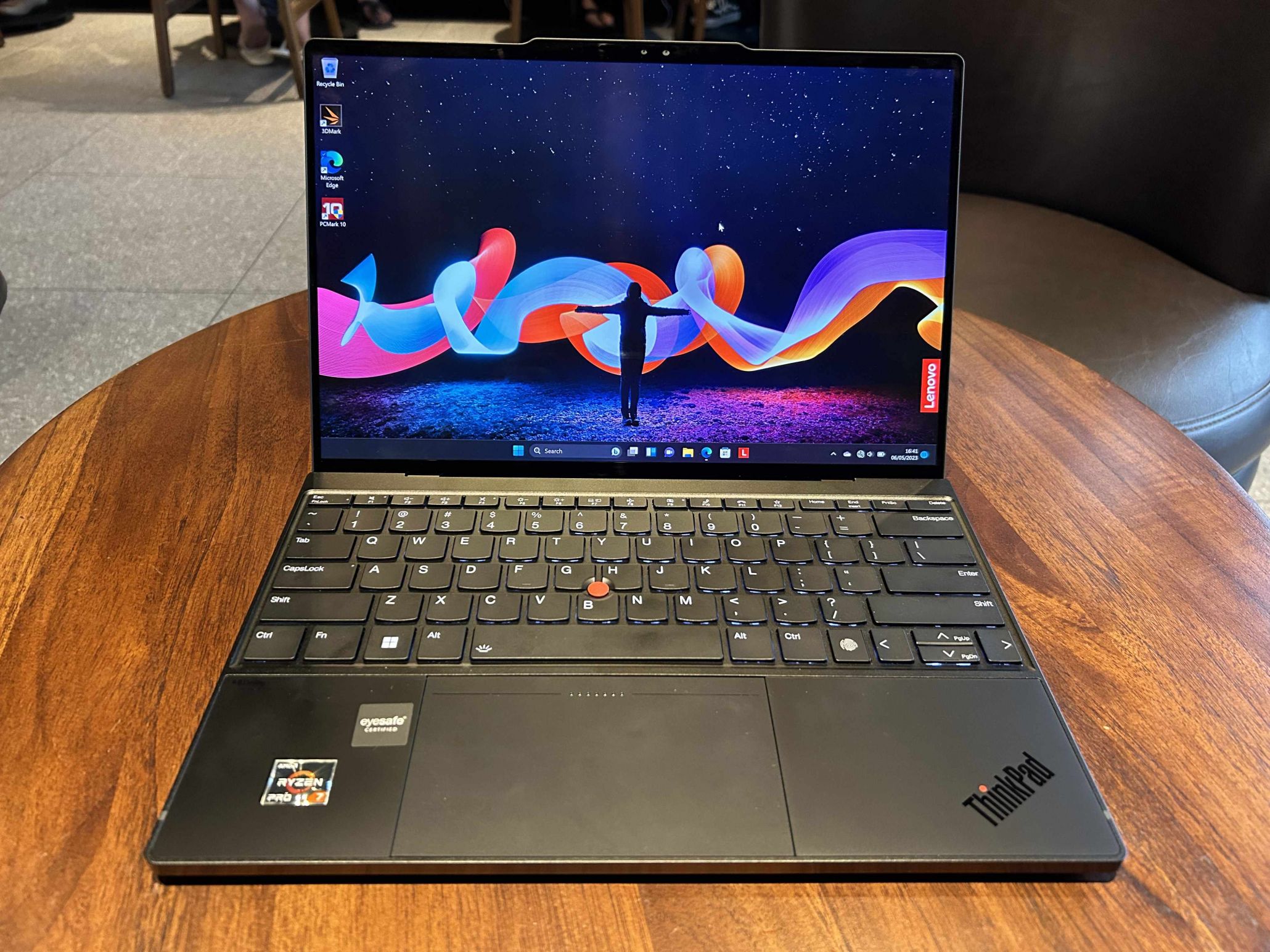 Lenovo Thinkpad Z13, Laptop Profesional Pakai Ryzen 7 Pro