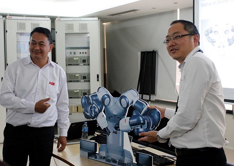 ABB Perkenalkan Robot YuMi untuk Industri