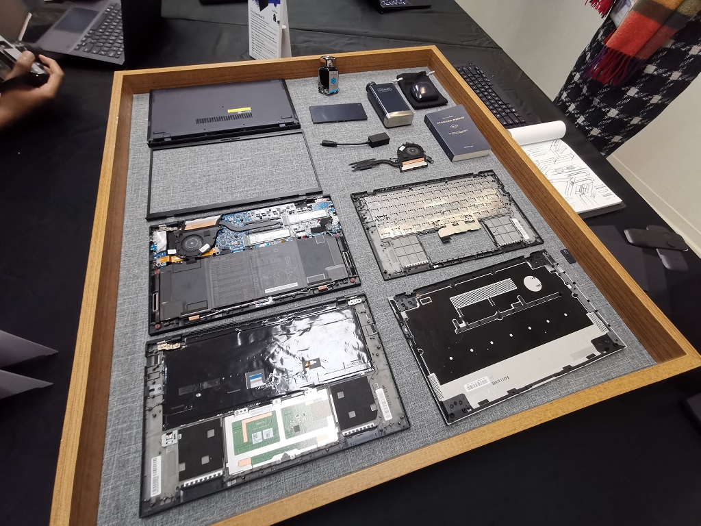 Kesan Memegang Laptop Teringan Asus ExpertBook B9450