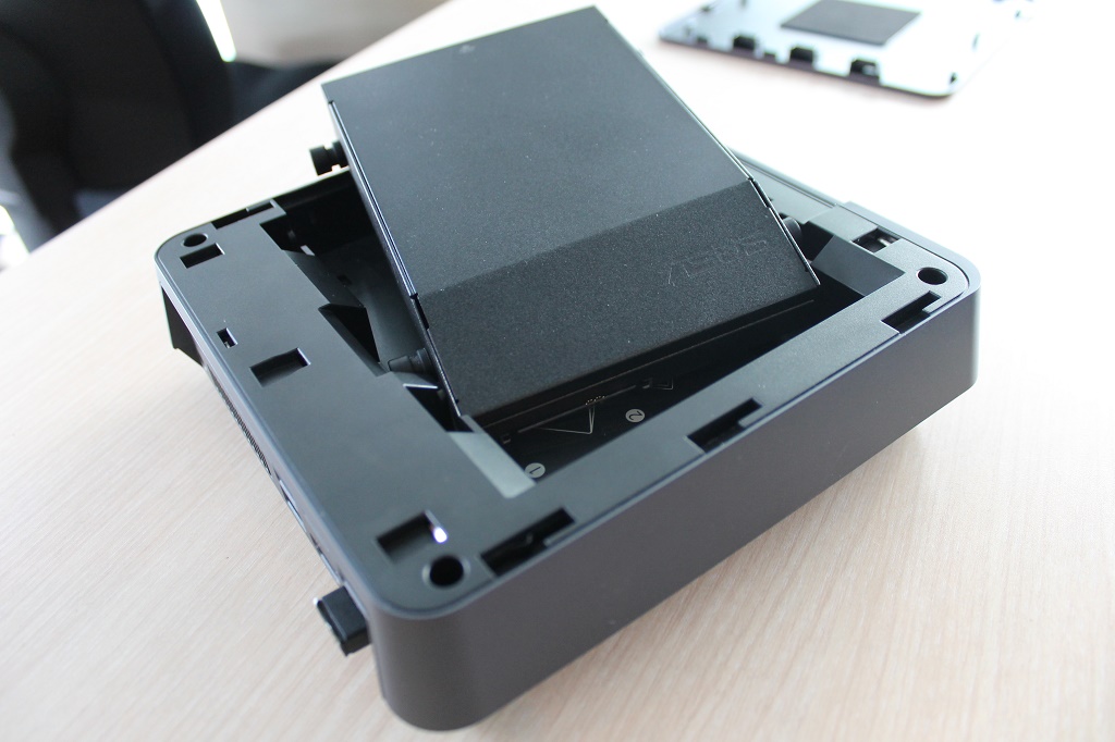 ASUS Vivo VM62, Mini PC dengan Performa Memuaskan 