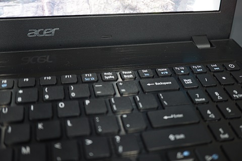 Menjajal Notebook Gaming AMD Acer Aspire E5-553G