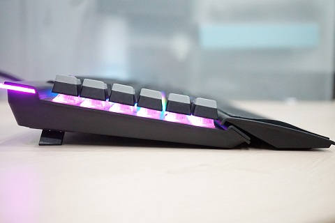 Corsair K95 Platinum, Harga dan Kualitas Terbaik