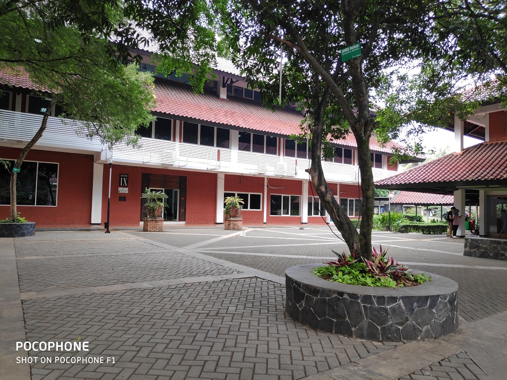 Rasanya Pakai Pocophone F1, Harga Murah Spesifikasi Mewah