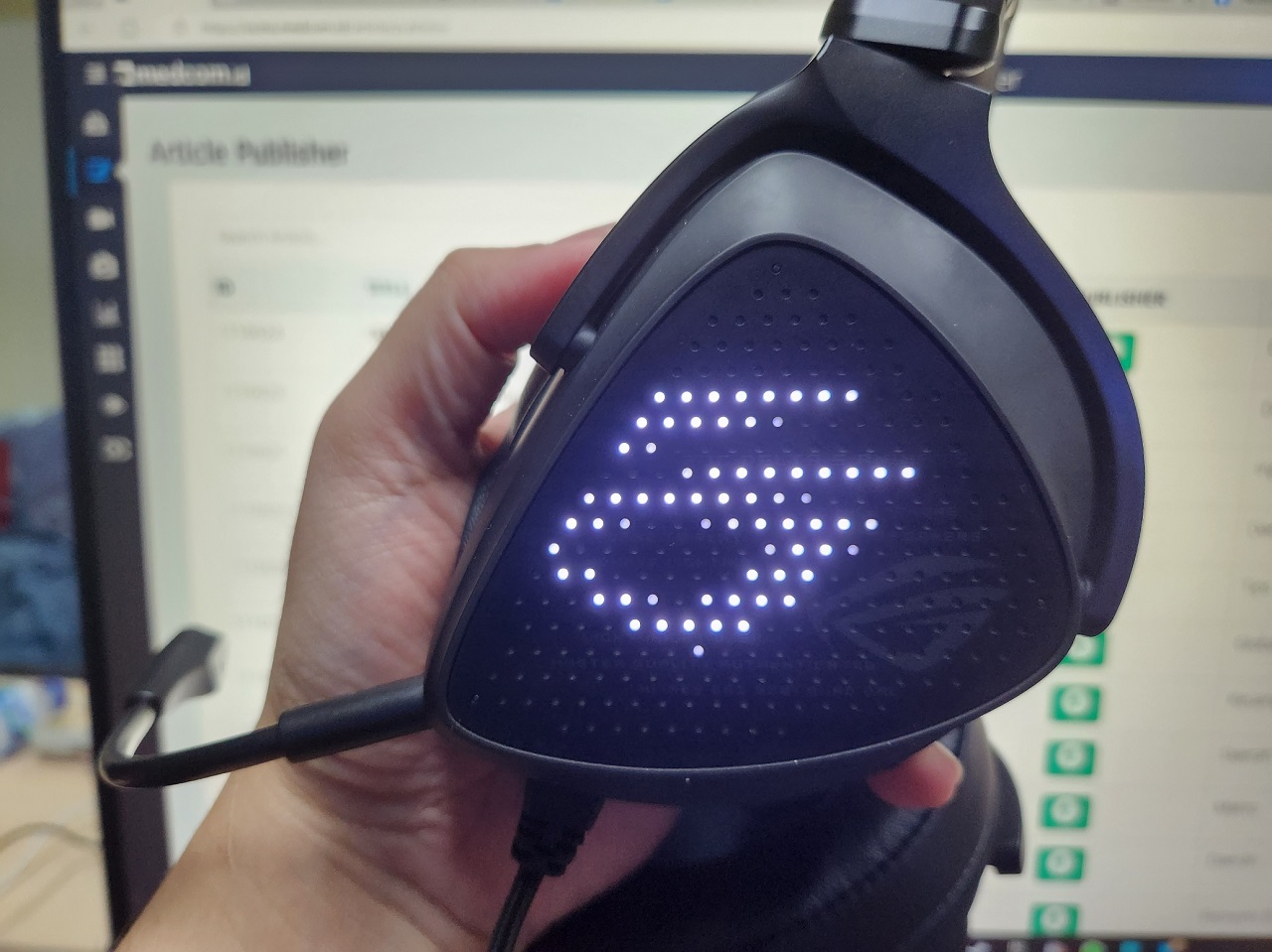 Asus ROG Delta S Animate, Spesial Berkat Anime Matrix