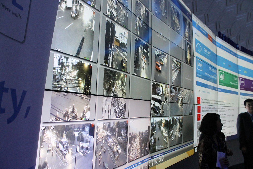 Mengunjungi Bandung Command Center 