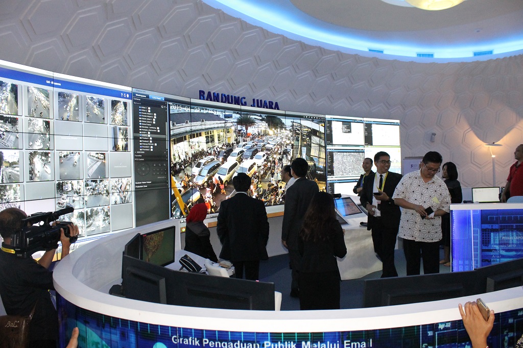 Mengunjungi Bandung Command Center 