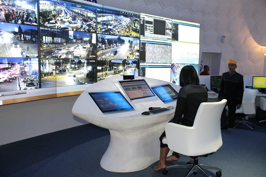 Mengunjungi Bandung Command Center 