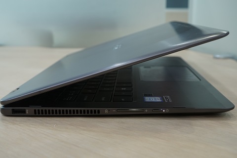 ASUS ZenBook Flip UX360UA, Tipis dan Kencang
