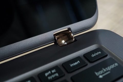 ASUS ZenBook Flip UX360UA, Tipis dan Kencang