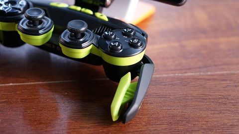 Mad Catz L.Y.N.X. 3, Controller Mobile Ringkas, Desain Unik