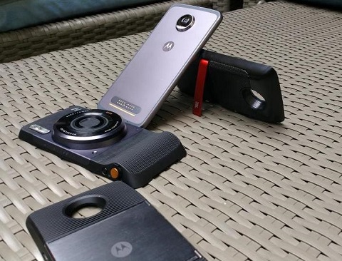 Menjajal Moto Z2 Play di Alam