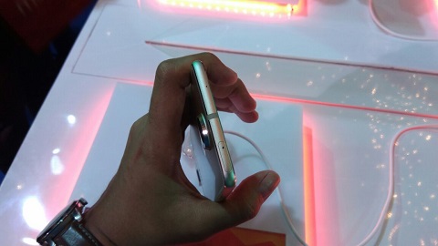 Impresi Singkat Menjajal Moto Z2 Play