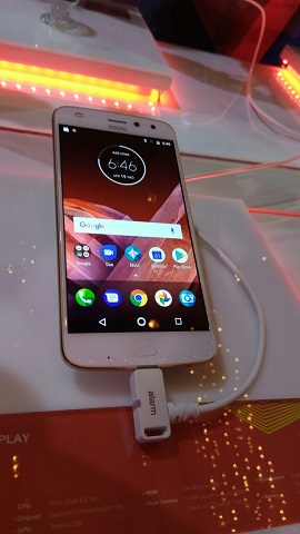 Impresi Singkat Menjajal Moto Z2 Play