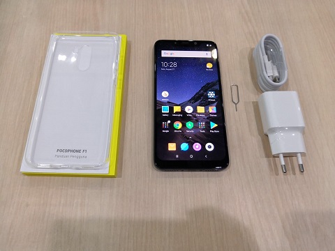 Melihat Isi Kotak Penjualan Pocophone F1