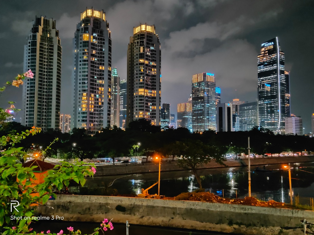 Indah Banget! 5 Foto Suasana Malam Jakarta dari realme 3 Pro