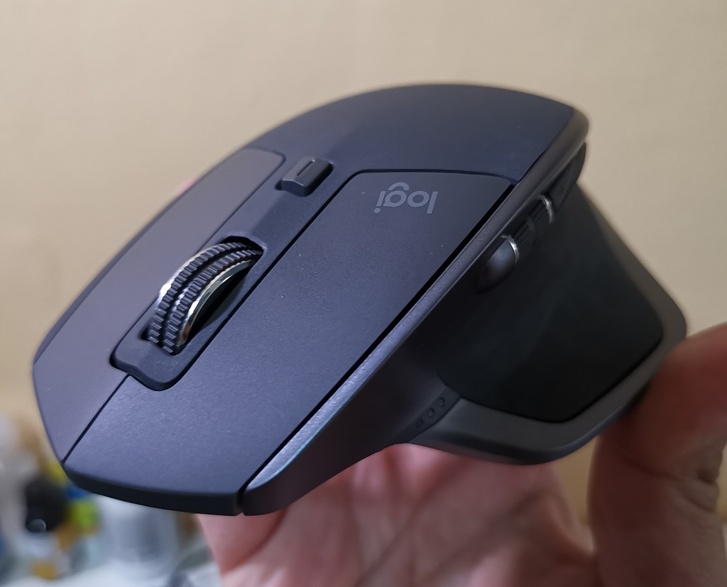 Logitech MX Master 2S, Premium dan Menawan