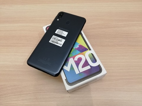 Samsung M20 Muncul, Fokus Baterai Besar