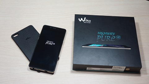 Melihat Isi Kotak Wiko Highway Pure