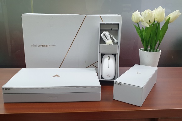Melihat Kemasan Edisi Spesial Asus ZenBook Edition 30