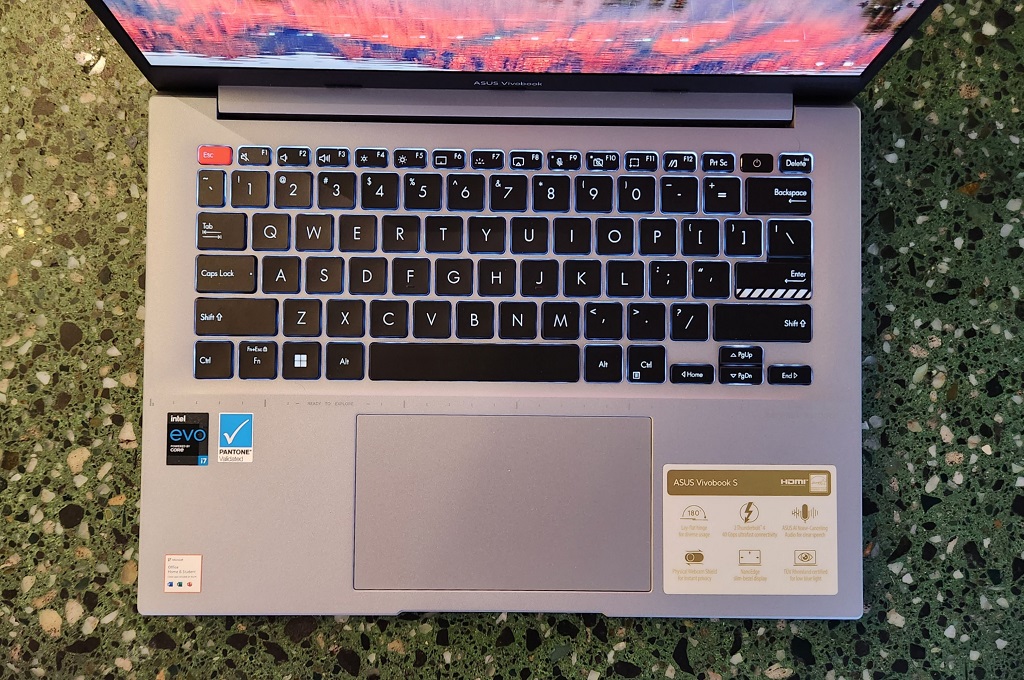 Hands-On Asus Vivobook S14 OLED