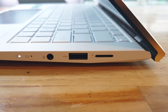 Menjajal Notebook Spesial Asus Zenbook Edition 30 UX334FL