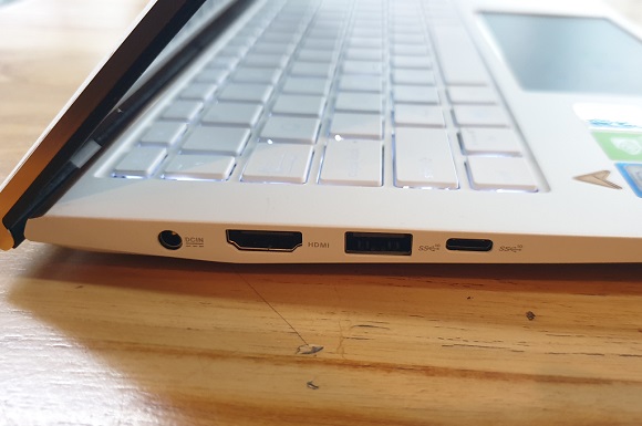 Menjajal Notebook Spesial Asus Zenbook Edition 30 UX334FL