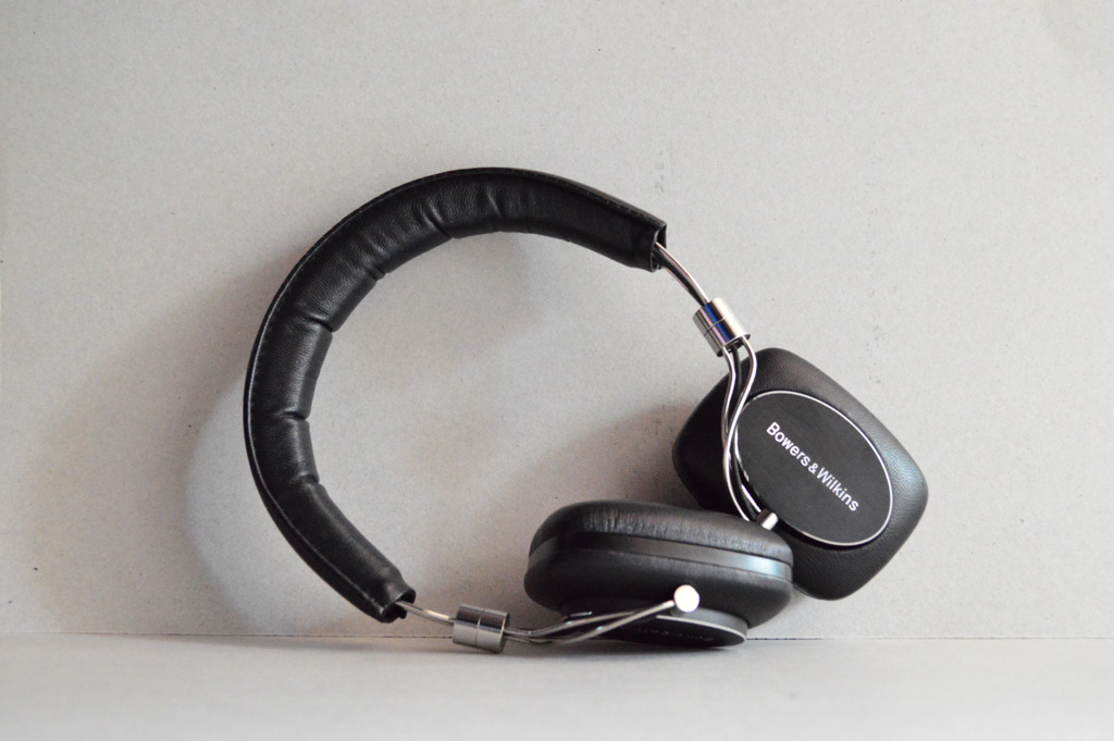 Bowers \u0026 Wilkins P5 Wireless: Suara Indah, Desain Mewah